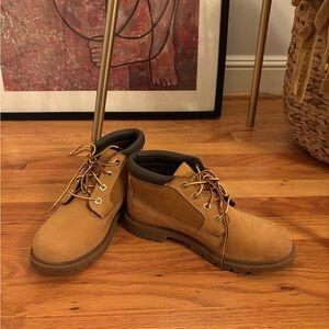 1x worn Women’s Timberland Boots